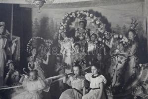 1898 Tavaszébredés, előadásról készült fotó, a hátoldalán feliratozva, 14x19 cm