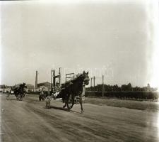 1965 Budapest, Lóversenypálya, 15 db vintage negatív Kotnyek Antal (1921-1990) fotóriporter hagyaték...