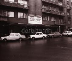 1982 Budapest, DUNA mozi külső-belső felvételei, 6 db szabadon felhasználható vintage negatív, 6x7 cm