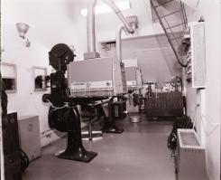 1982 Budapest, DUNA mozi külső-belső felvételei, 6 db szabadon felhasználható vintage negatív, 6x7 c...