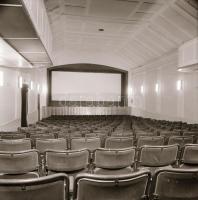 1982 Budapest, OTTHON mozi külső-belső felvételei, 8 db szabadon felhasználható vintage negatív, 6x6...