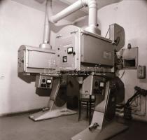 1982 Budapest, OTTHON mozi külső-belső felvételei, 8 db szabadon felhasználható vintage negatív, 6x6...