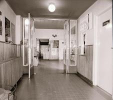 1982 Budapest, MAROS mozi külső-belső felvételei, 6 db szabadon felhasználható vintage negatív, 6x6 ...