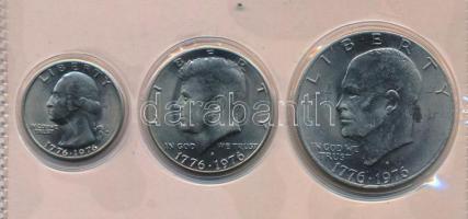 Amerikai Egyesült Államok 1976D 1/4$ + 1/2$ + 1$ "Bicentennial kiadások" vákuumcsomagolásban T:1,1- USA 1976D 1/4 Dollar + 1/2 Dollar + 1 Dollar "Bicentennial designs" in vacuum packing C:UNC,AU