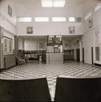 1982 Budapest, TÁNCSICS mozi külső-belső felvételei, 5 db szabadon felhasználható vintage negatív, 6...