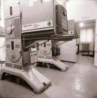 1982 Budapest, TÁNCSICS mozi külső-belső felvételei, 5 db szabadon felhasználható vintage negatív, 6...