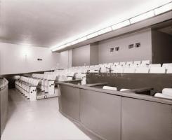 1982 Budapest, HALADÁS mozi külső-belső felvételei, 7 db szabadon felhasználható vintage negatív, 6x...