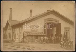 cca 1895 Besztercebányai Vasúti Járműjavító fotója / cca 1895 Bistrica Railway repair workshop photo 16x11 cm