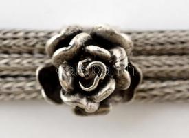 Ezüst (Ag.) nyaklánc és karkötő szett, plasztikus rózsákkal, jelzett, h: 33 és 18 cm, nettó:161 g / ...