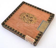 cca 1935 Österreichische Tabak Regie szivaros fadoboz, bontatlan, zárjeggyel. / Unopened box of Austrian cigars. 16x15 cm