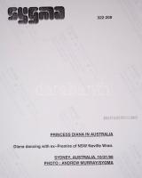 1996 Diana hercegnő Ausztráliában, sajtófotó, hátulján feliratozva, 22×15 cm