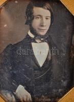 cca 1850 Részben színezett dagerrotípia dombornyomott bőr tokban, belül bársony béléssel,  /  cca 18...