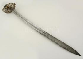 1899 Katonai szolgálat kezdetére készített, díszes vésésekkel ellátott tiszti kard. A pengében grafi...
