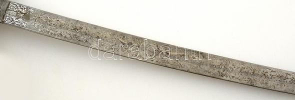 1899 Katonai szolgálat kezdetére készített, díszes vésésekkel ellátott tiszti kard. A pengében grafi...