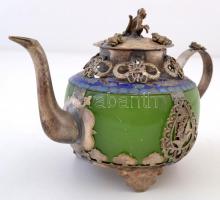 Jádéval és zománccal díszített fém teáskanna, tetején apró majom-, és békafigurával, m: 9 cm