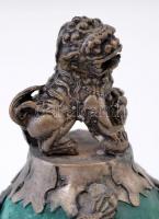 Nagyméretű jáde kő oroszlános fém foglalatban, m: 7 cm