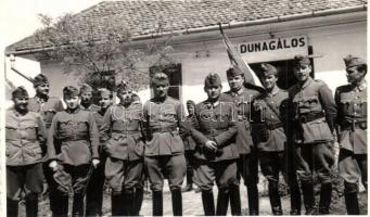 Dunagálos, Glozan; Vasútállomás katonákkal és magyar zászlóval / railway station with soldiers and Hungarian flag, photo