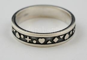 Ezüst(Ag) francia kártyamotívumokkal díszített gyűrű, jelzett, méret: 68, nettó: 6,4 g