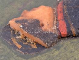 cca 1800 Egyházi(?) személy viasz portréja, pala, sérült, 14×11,5 cm