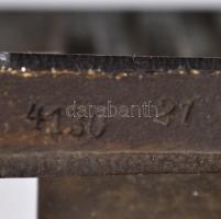 "Trónus", bronz szobor, jelzett, 17×14×~8 cm