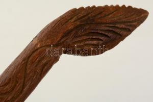 Díszesen faragott szárnymotívumos fa bútordísz, fa, h: 72 cm