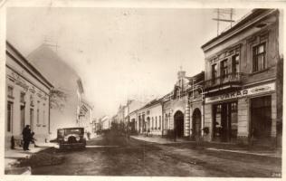 Csíkszereda, Miercurea Ciuc; Bratianu utca, Vákár könyvnyomdája és saját kiadása / street, book printing shop, automobile view vissza So. Stpl