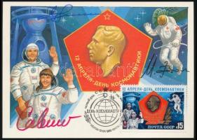 Szvetlana Szavickaja (1948-), Vlagyimir Dzsanyibekov (1942- ) és Igor Volk (1937- ) orosz űrhajósok aláírásai emlék levelezőlapon /  Signatures of Svetlana Savitskaya (1948- ), Vladimir Dzhanibekov (1942- ) and Igor Volk (1937- ) Russian astronauts on postcard