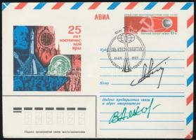 Vlagyimir Ljahov (1941- ) szovjet és Alekszandr Alekszandrov (1951- ) bolgár űrhajósok aláírásai emlékborítékon /  Signatures of Vladimir Lyahov (1941- ) Soviet and Aleksandr Aleksandrov (1951- ) Bulgarian astronauts on envelope