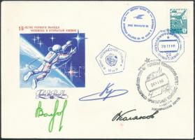 Alekszandr Volkov (1948- ), Szergej Krikaljov (1958- ) és Valerij Poljakov (1942- ) szovjet űrhajósok aláírásai emlékborítékon /  Signatures of Aleksandr Volkov (1948- ), Sergei Krikalyov (1958- ) and Valeriy Polyakov (1942- ) Soviet astronauts on envelope