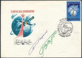 Jurij Glazkov (1939-2008) és Viktor Gorbatko (1934-2017) orosz űrhajósok aláírásai emlékborítékon /  Signatures of Yuriy Glazkov (1939-2008) and Viktor Gorbatko (1934-2017) Russian astronauts on envelope