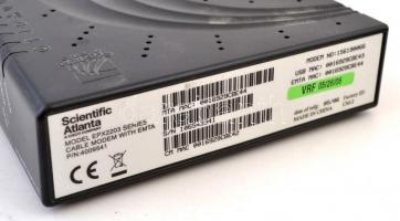 UPC router dobozában, leírással, kábelekkel