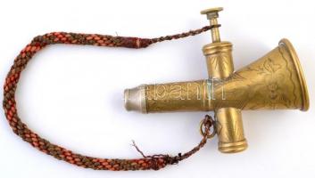 Díszes tűzoltó síp, réz, poncolt, szíjjal, m: 11 cm /

Decorated fireman's whistle, copper, w...