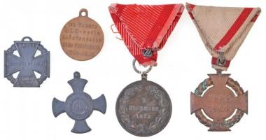 5db-os kitüntetés tétel, közte 1916. "Vas Érdemkereszt" cherardírozott hadifém kitüntetés ...