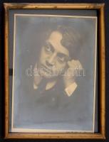 Ady Endre (1877-1919) portréja, nagyméretű fotó, Székely Aladár felvétele, ceruzával jelzett, üvegezett fa keretben, 24,5×19,5 cm