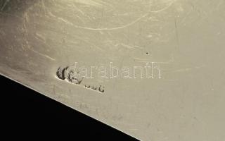 Ezüst(Ag) rózsákkal díszített tortalapát, jelzett, h: 23 cm, nettó: 67,4 g