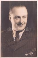 Laczó István(1904-1965) operaénekes aláírása az őt ábrázoló fotón