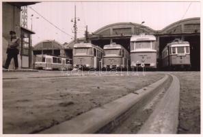 cca 1961-1983 A 3-as és 55-ös villamosok a kocsiszínben, utólagos előhívás, 10x15 cm