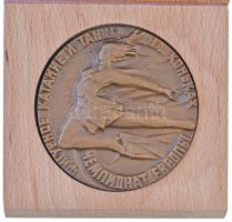 Szovjetunió 1970. "Műkorcsolya és Jégtánc Európa-bajnokság Szentpétervár 1970" Br plakett fa tokban (59mm) T:2 kis patina Soviet Union 1970. "European Figure Skating Championship Saint Petersburg 1970" Br plaque in wooden case C:XF small patina