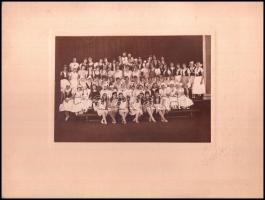 1928 Bp., Tornaünnepély résztvevőiről készült csoportkép, Goszleth és Fia műterméből, kartonra kasírozott fotó, hátoldalon feliratozva, 11,5x17 cm