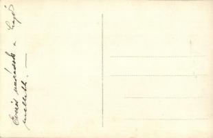 SMS Viribus Unitis a K. u. K. Haditengerészet csatahajója melletti evezős naszádok matrózokkal / K.u...