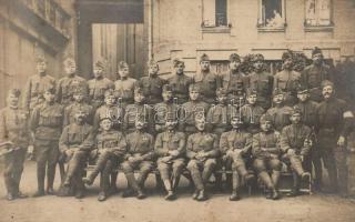 1918 M. Kir. 5. Honvéd Rohamfélezred csoportképe / K.u.K. military, Half Assault Regiment group photo (szakadás / tear)