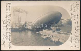 1915 Lelőtt olasz léghajó, Pola, fotólap, 9x14 cm./ 1915 Shot down Italian zeppelin, Pola, 9x14 cm.