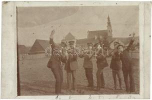 1913 Podolin, Podolínec; Vidám gimnáziumi diákok hangszerekkel. Studentika / Happy students celebrating with instruments, Studentica, photo (fa)