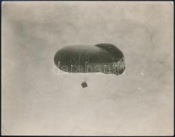 cca 1914-1918 I. világháborús léghajó, fotó, 8×11 cm / cca 1914-1918 WWI Zeppelin, photograph, 8×11 cm