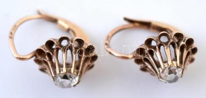 Egy pár 14K arany fülbevaló régi csiszolású brillekkel / 14 C. gold earrings with old polished diamo...