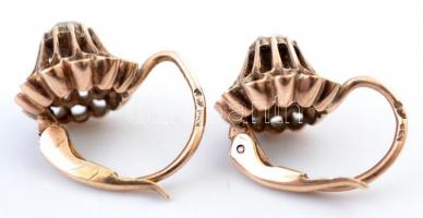 Egy pár 14K arany fülbevaló régi csiszolású brillekkel / 14 C. gold earrings with old polished diamo...
