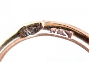 Egy pár 14K arany fülbevaló régi csiszolású brillekkel / 14 C. gold earrings with old polished diamo...