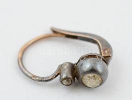 14 K arany fülbevaló régi csiszolású brillel. Egy darab. / 14 C gold earring with vintage diamond 1 piece 1,3 g