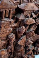 XX. század: Áldozati ünnep. Látványos, nagy méretű távol keleti fa faragás. Mozgalmas, sok alakos ké...