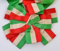 1898 Szabadság- Egyenlőség-Testvériség 1848-1898. Két szövet kokárda, valamint nemzetiszín drapéria....